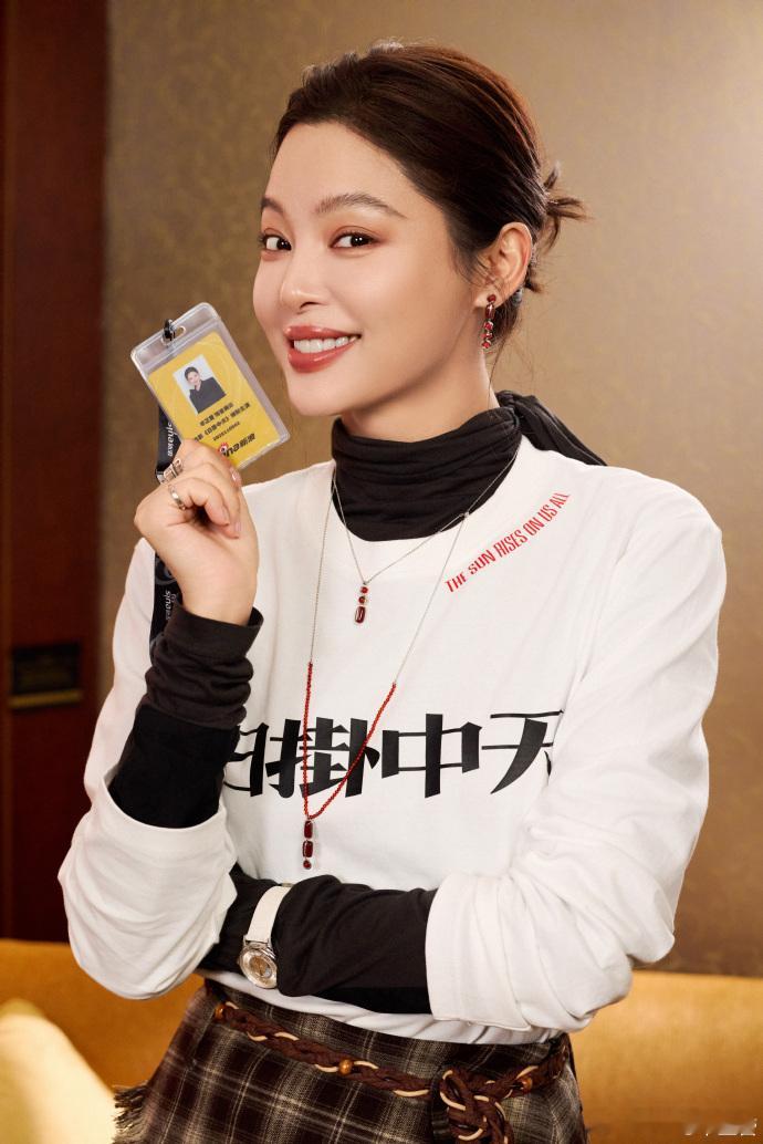 辛芷蕾6连问针对“威尼斯影后靠幕后操作”的质疑，辛芷蕾以六连反问直击逻辑矛盾：“