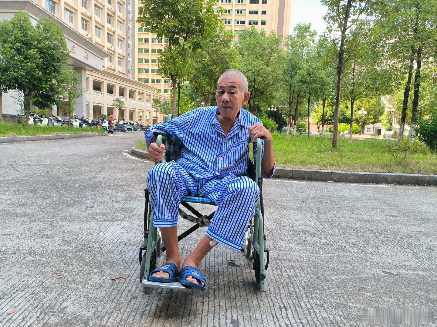 我老爸各项指标基本正常，人很精神，可以出院了！向各位汇报，我老爸8月中旬到现在两