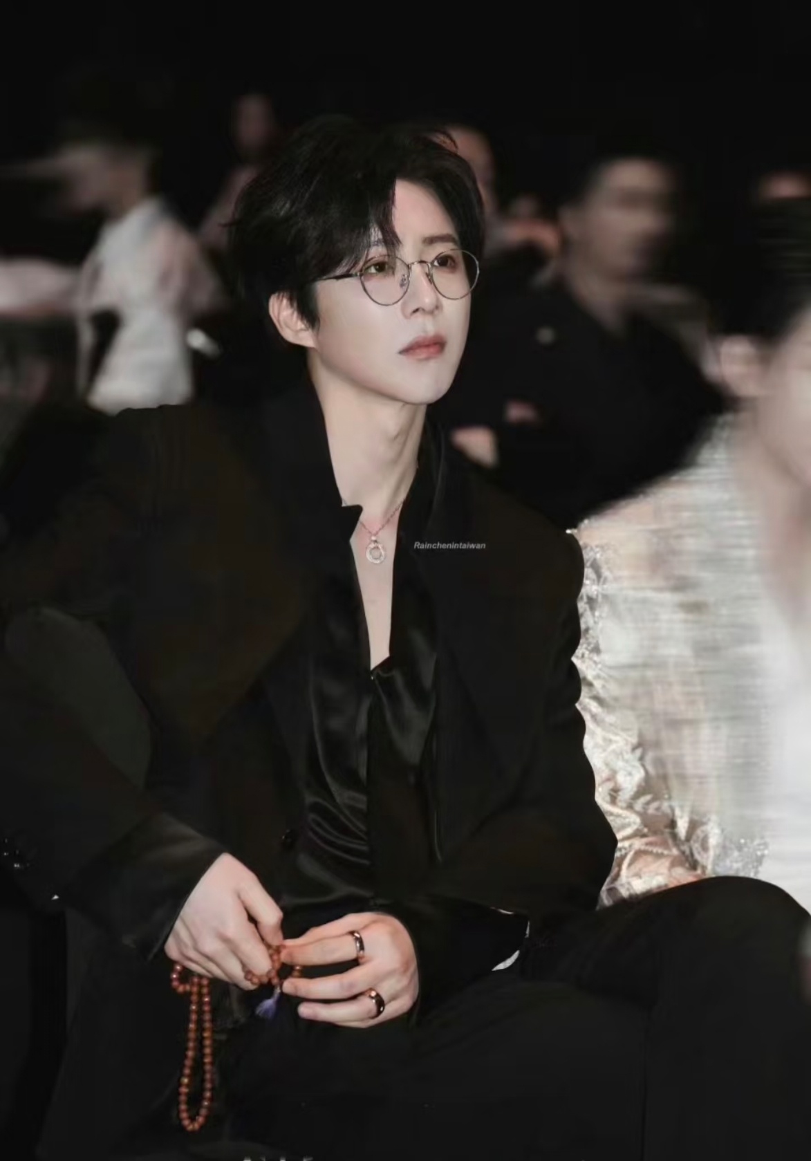 刘宇宁西装界最严厉的父亲刘宇宁西装战神刘宇宁又帅又瘦腿又长，跟西装的适配度绝对1