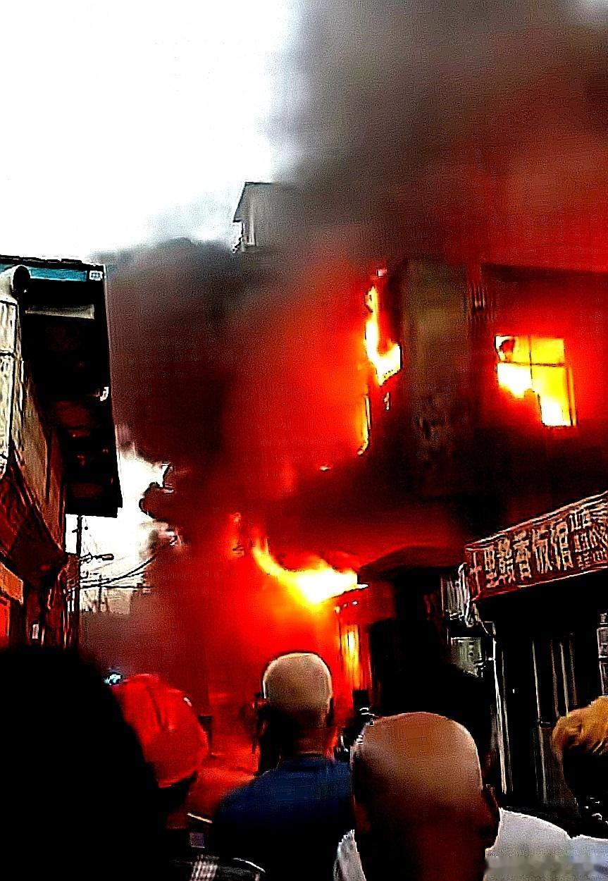 仓库着火了 
