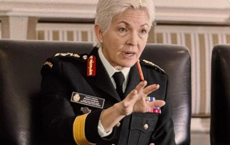 突发新闻！
 
加拿大高级将领詹妮·卡里格南表示，加拿大已经为战争做好了准备，并