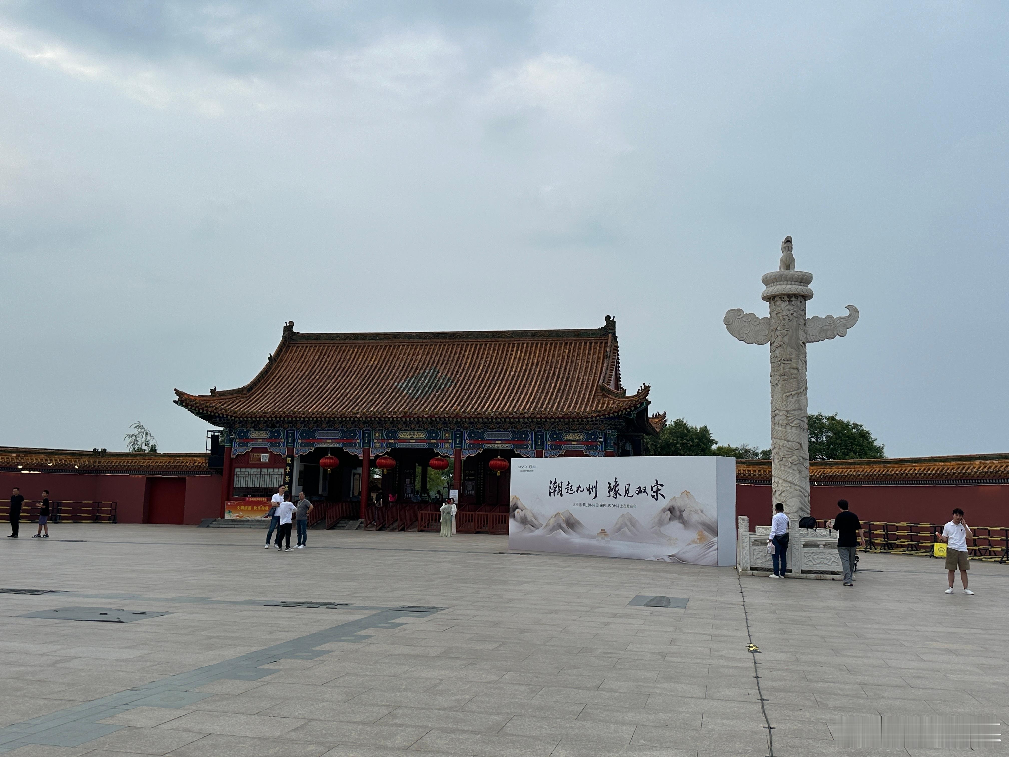比亚迪这发布会场地有点意思后面汉唐都好解决场地问题，回西安就行了这个元，咋办？[