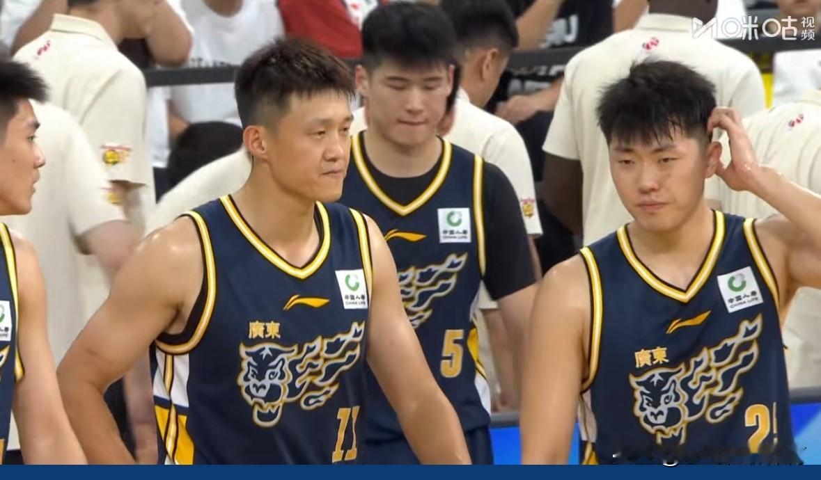 广东93-61天津，比赢球更让球迷开心的几大事实摆在眼前。
   首先，广东队本