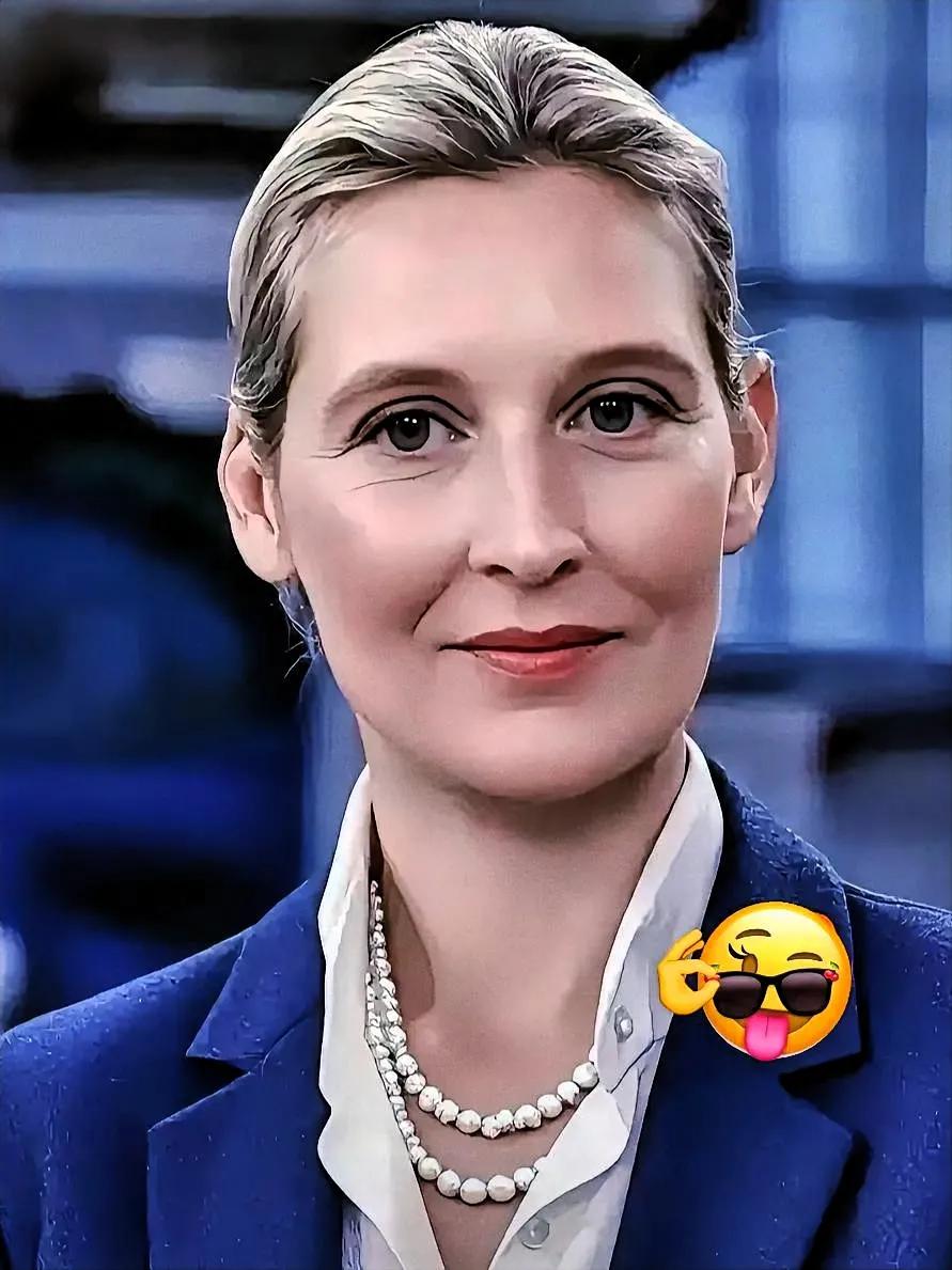 德国“铁娘子”魏德尔发出警示：切勿将东方大国与俄罗斯混为一谈。

她表示：我们绝