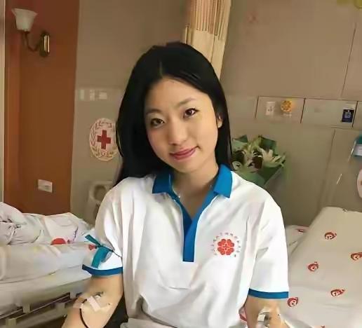 杭州21岁女孩在一家公司实习，突然向老板请假十天，老板怒气冲冲的问：“请这么多天