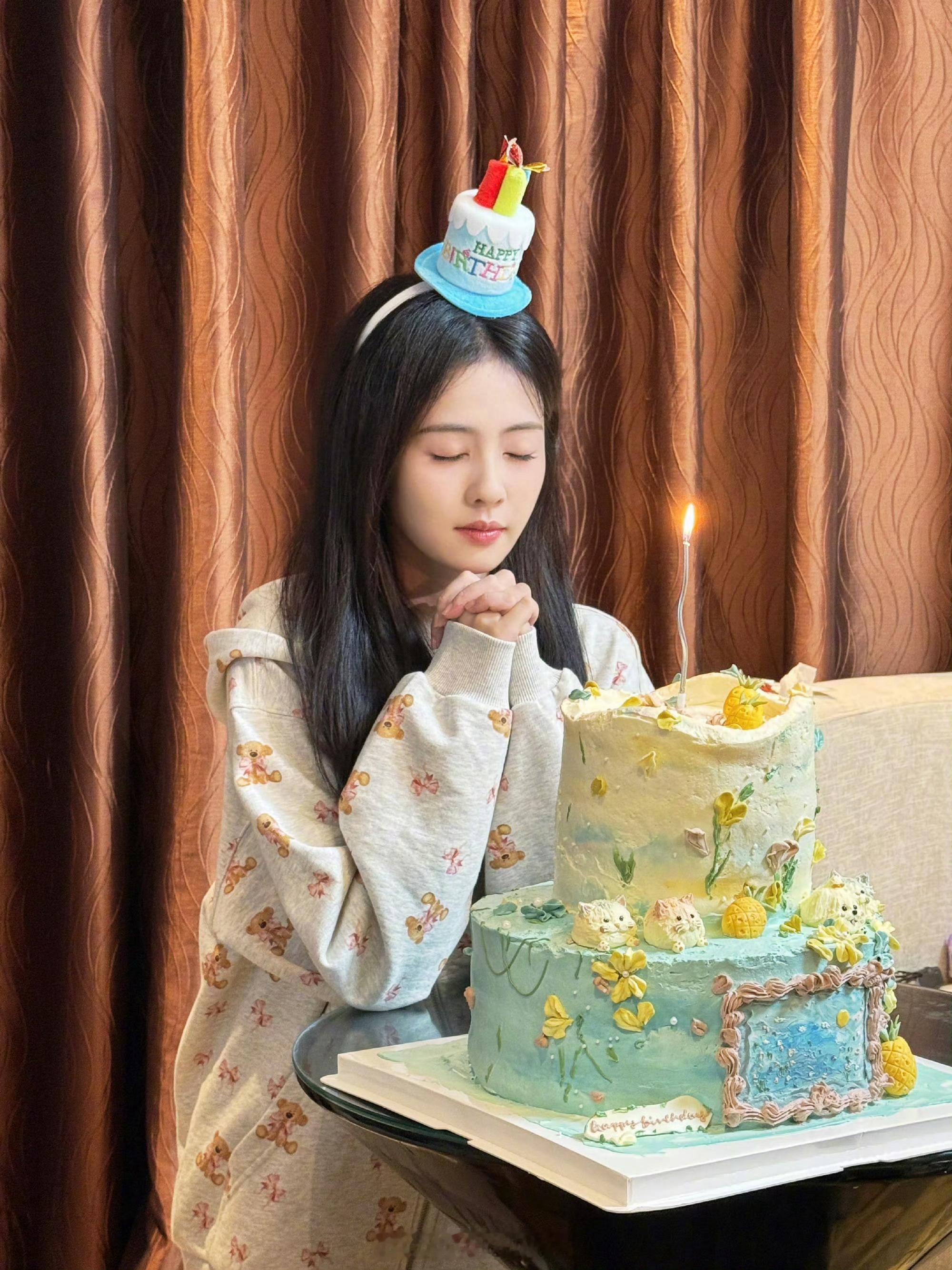 白鹿31岁生日晒照继续走花路吧 ​​​
