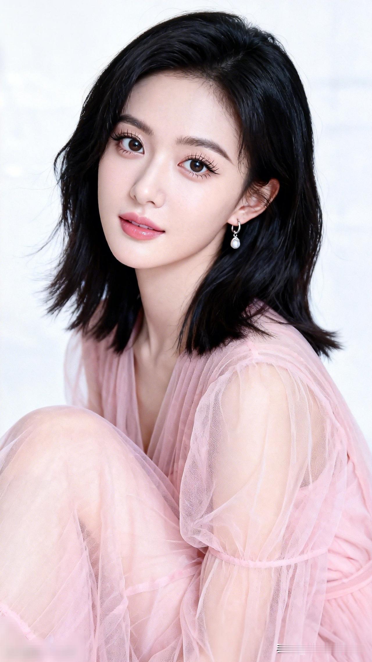 温柔粉裙少女，梦幻般的氛围，甜美可人！🌸✨
