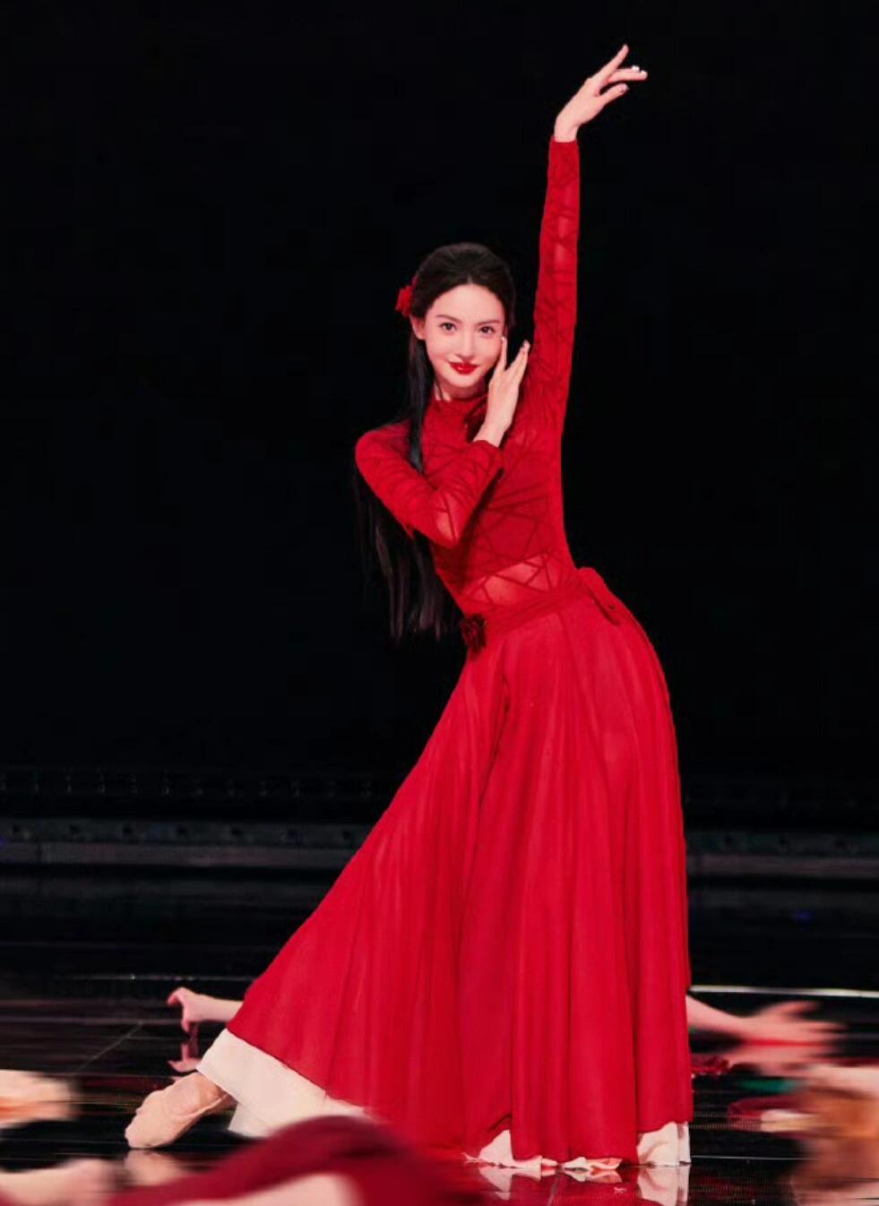 交警回应金晨被曝肇事逃逸：肇事逃逸必须由个人承担责任，明星也没有特权！还是那句话