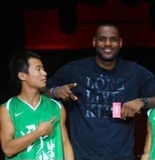 詹姆斯 上一次见到老詹已经是十三年前了[笑cry]詹姆斯[超话]nba湖人 ​​