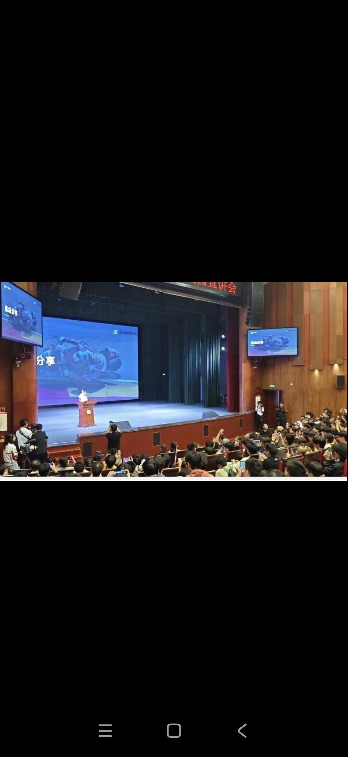听听张雪在重庆大学的演讲 
10月26日下午，张雪受重庆大学邀请，来到学校，开启
