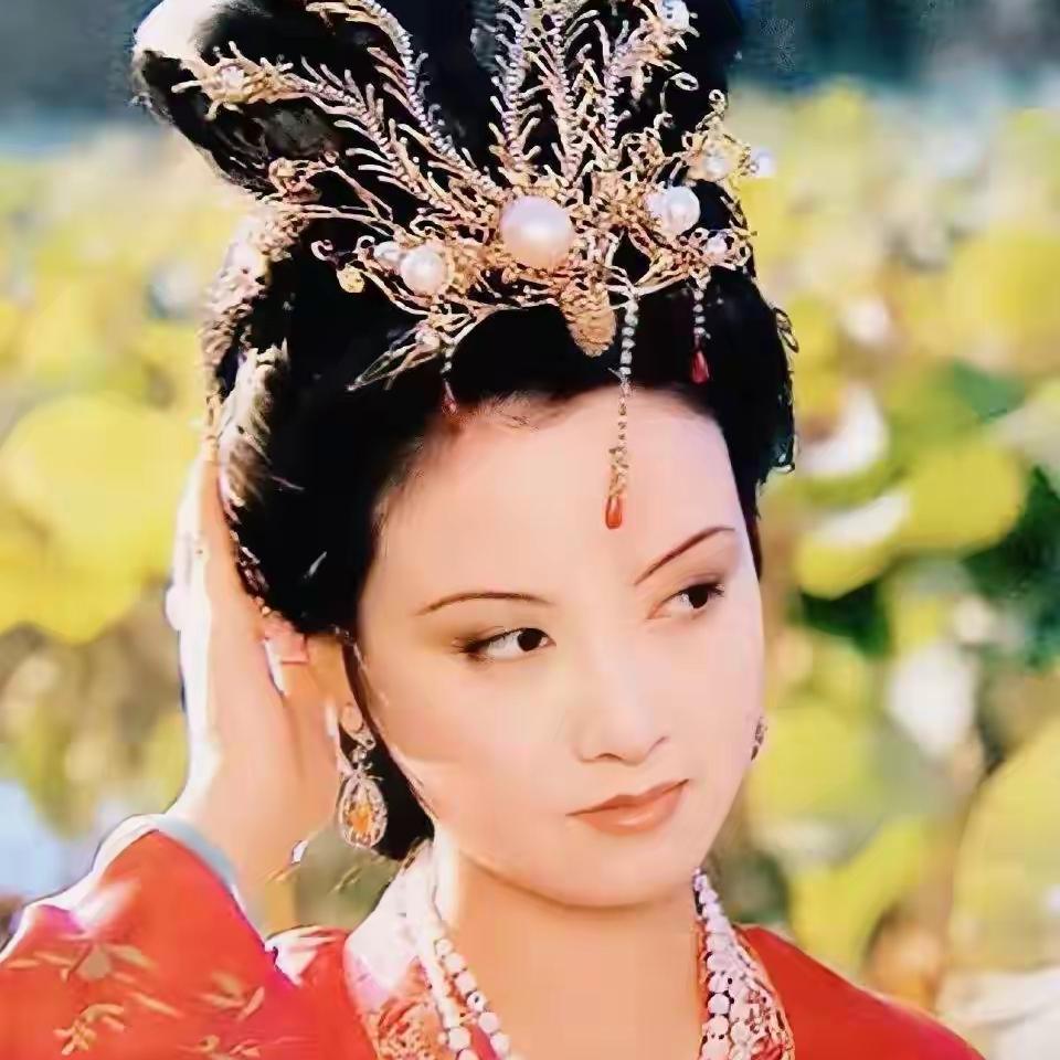 王熙凤不是累死的，是被“好心”的平儿一点点耗干的！
 
荣国府的深夜总裹着股说不