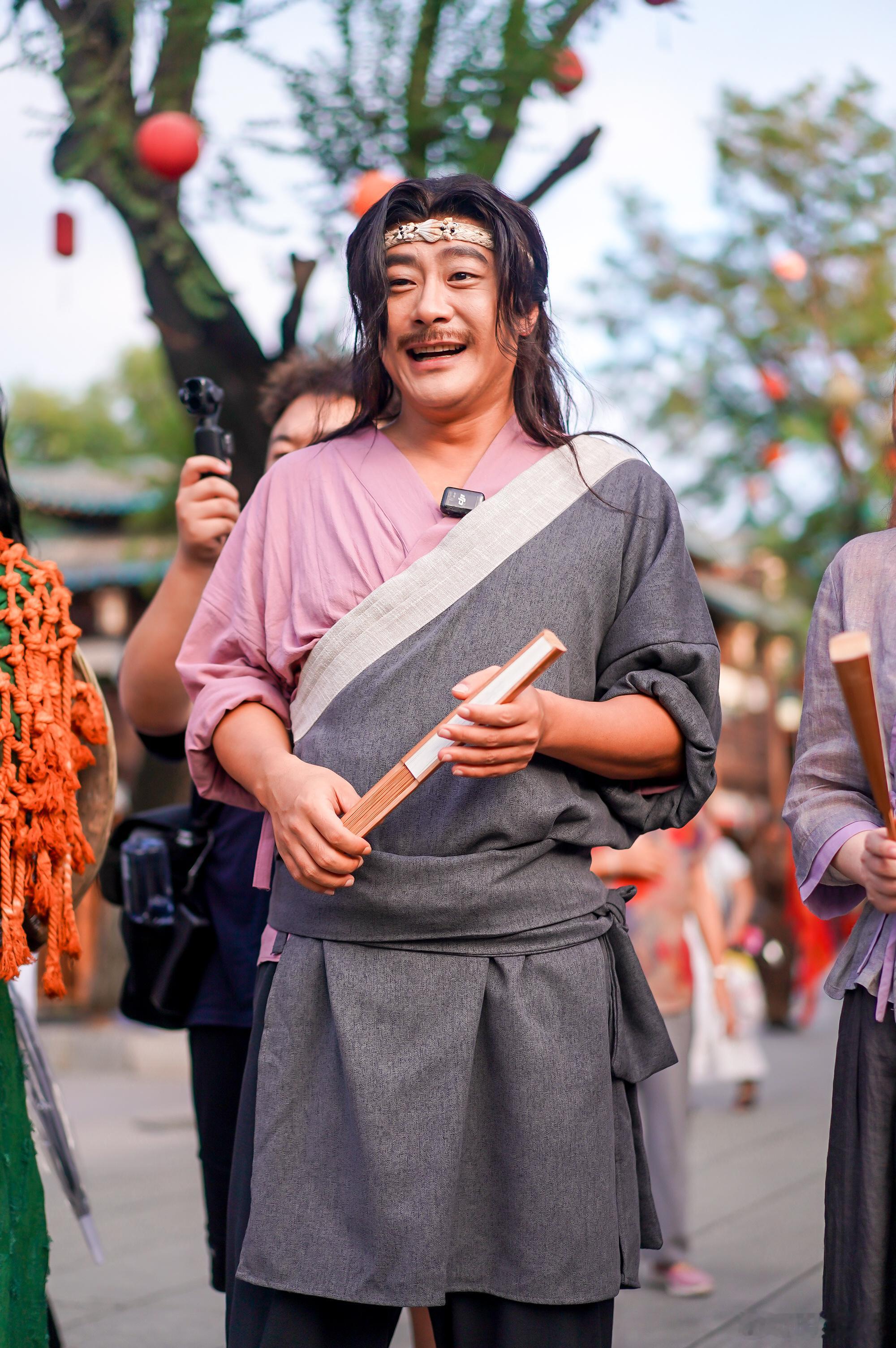 11版水浒演员重聚梦回山东东平 饰演鲁智深的晋松、阮小二的赵帅、孙二娘的何佳怡齐