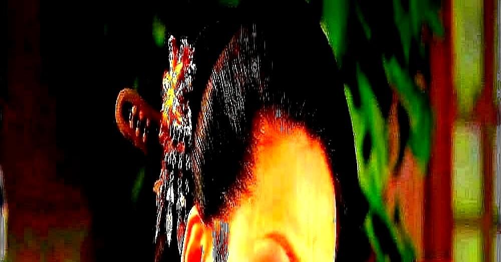 重刷《甄嬛传》才发现，全剧最狠的不是皇后，而是只出场几分钟的甄母。

她进宫探望