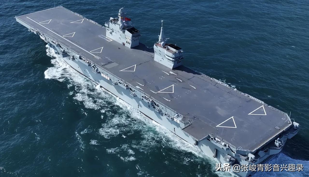 近期央视网报道，四川舰可以轻松弹射歼-35和空警-600，可以是一艘小型航母，也