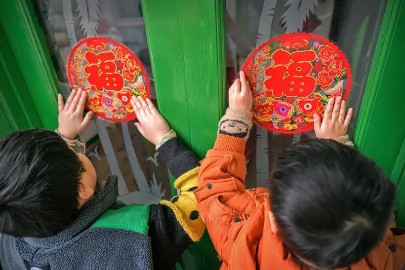 要说中华民族传统节日，我最喜欢春节。它可是中国最重要的传统节日，历史超悠久，能追