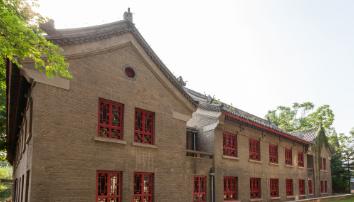 这所学校绝对是个宝藏，它是全国唯一单独设置的藏医药高等学校。想学正统藏医，想走一