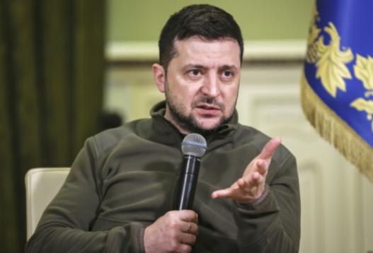 乌克兰终究是输给了现实，泽连斯基表示：乌克兰军队考虑从顿巴斯地区撤军。

首先我