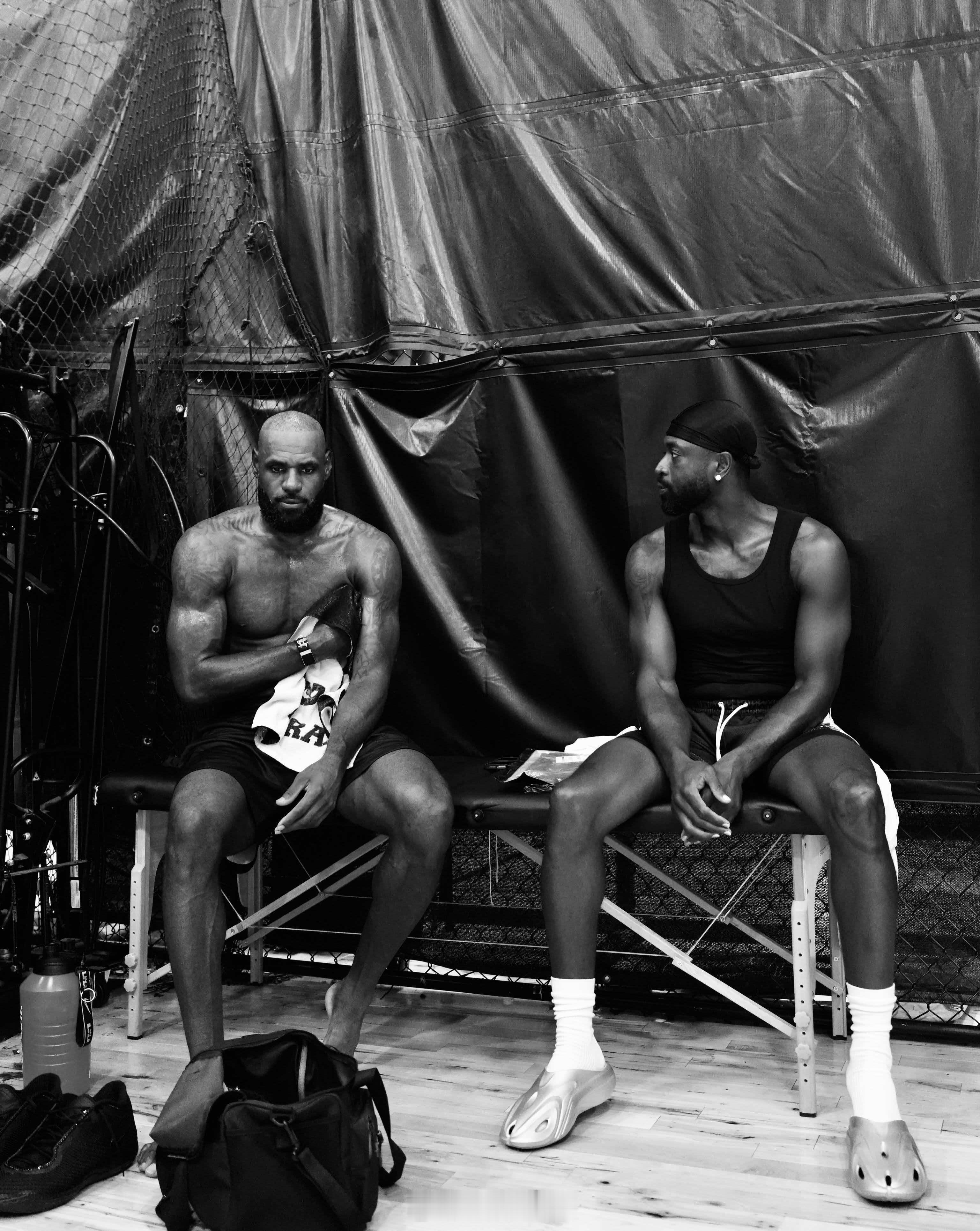 詹姆斯韦德合体训练海外博主Big-B.Media更新IG：晒出76人球员和NBA