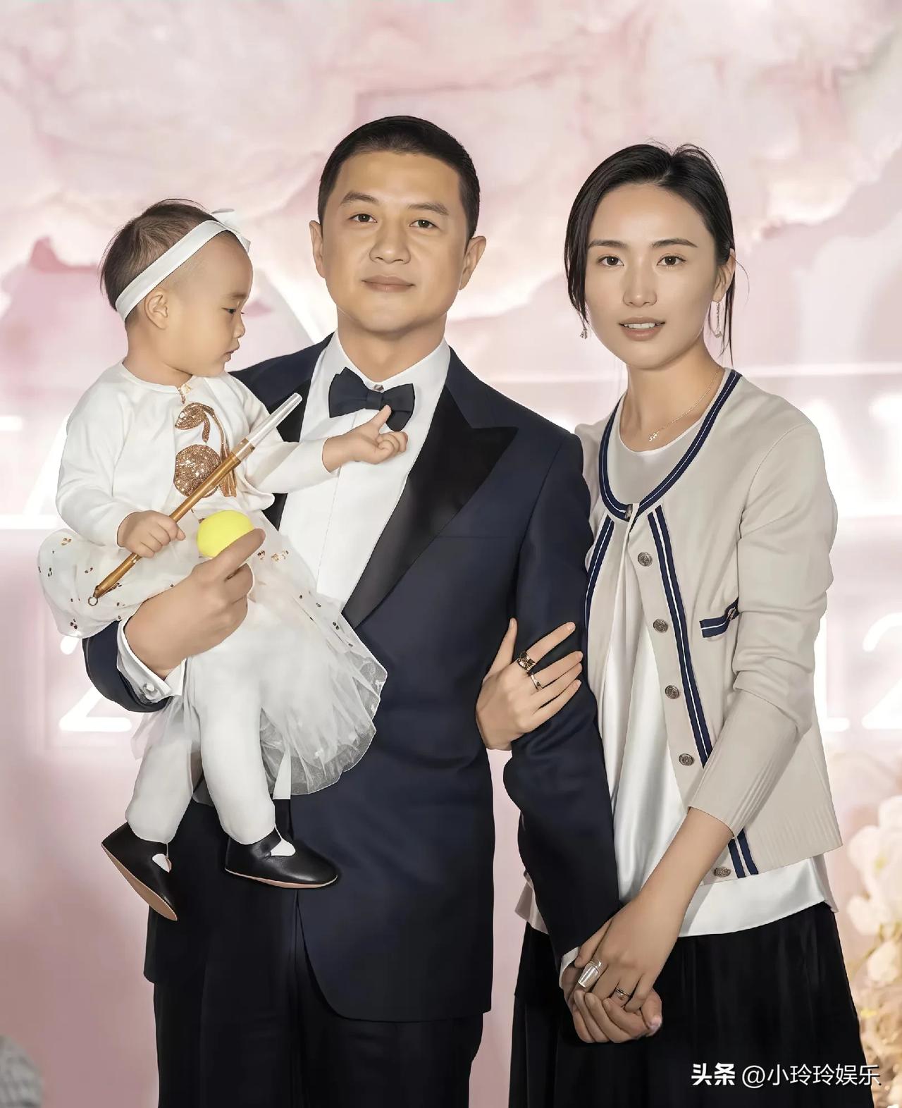 李亚鹏咋就那么爱做生意？

至今一直搞不明白

他是怎么做到

越努力越失败的