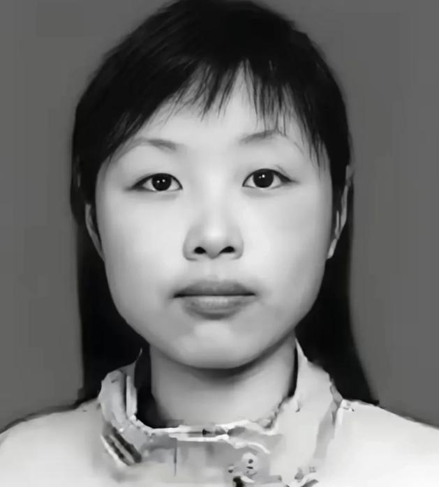 2008年，汶川地震，四川一21岁女教师被埋进废墟，身体断成三截，救援人员赶到时