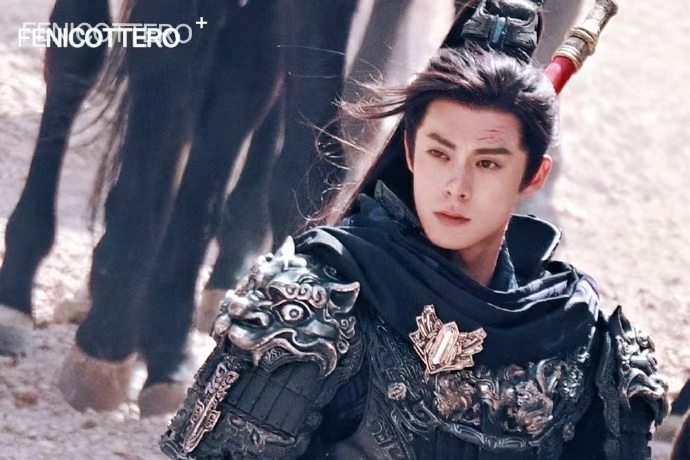 鲜衣怒马少年将军谢景行王鹤棣铁马金戈单手提枪 鲜衣怒马少年将军谢景行，咱就说铁马