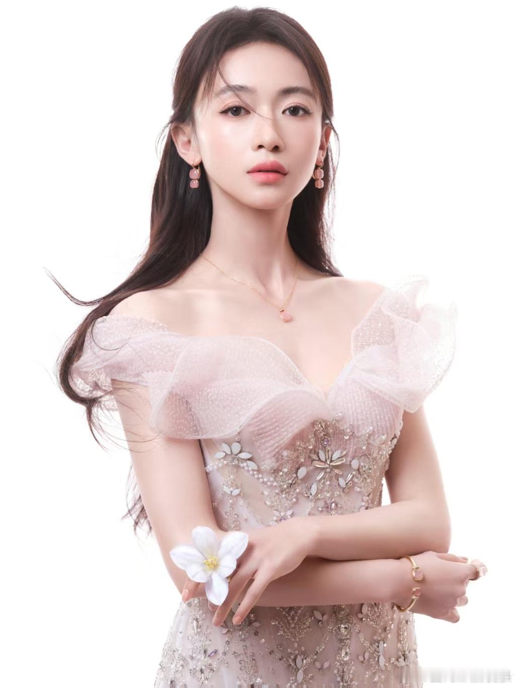 吴谨言温柔高智感吴谨言真人鱼公主来的 绝对就是我们的人鱼公主殿下。吴谨言温柔高智