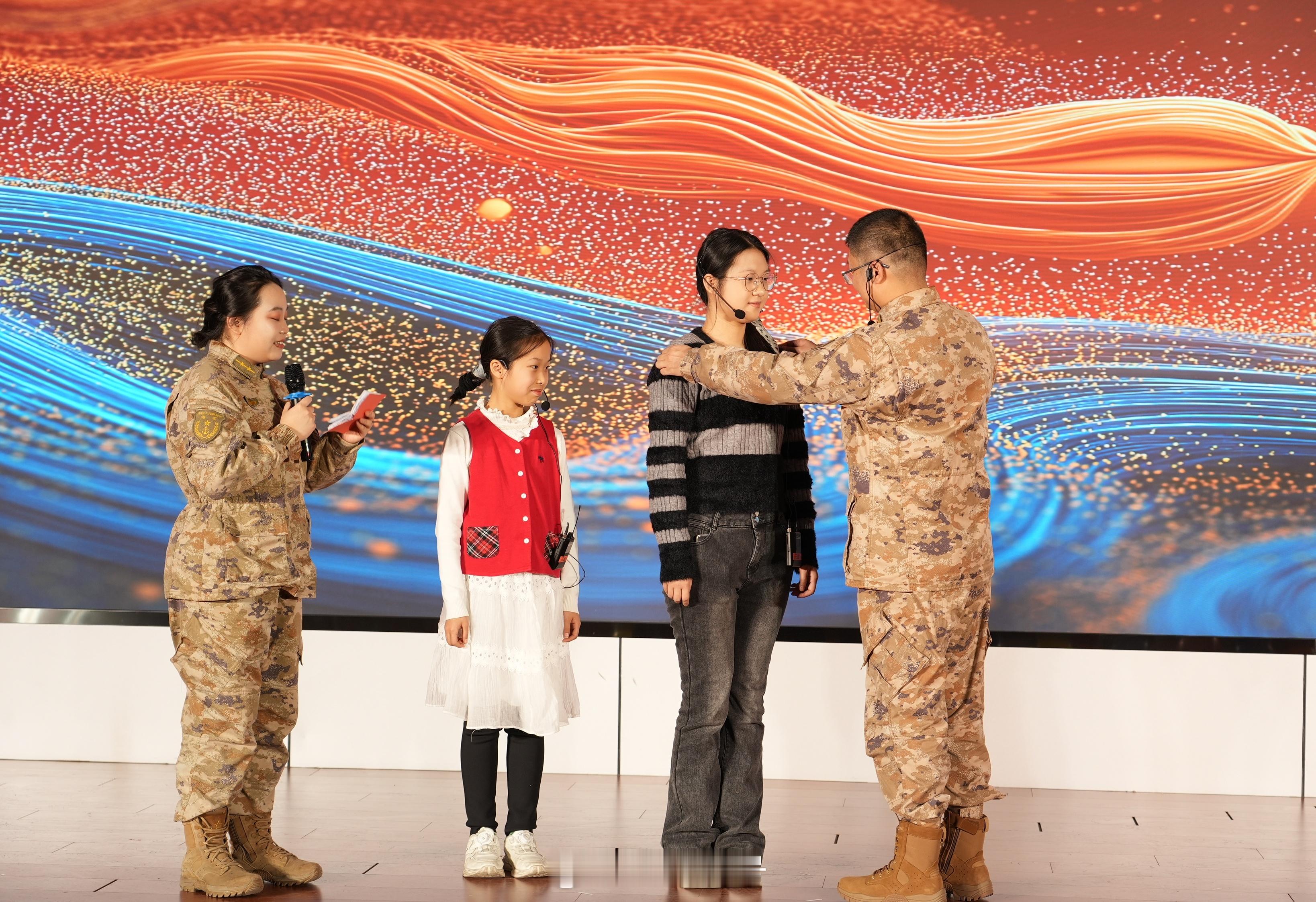 【军娃的成人礼仪式感拉满】2月4日，海军某保障大队某信息队举办“十八而志 驭梦而