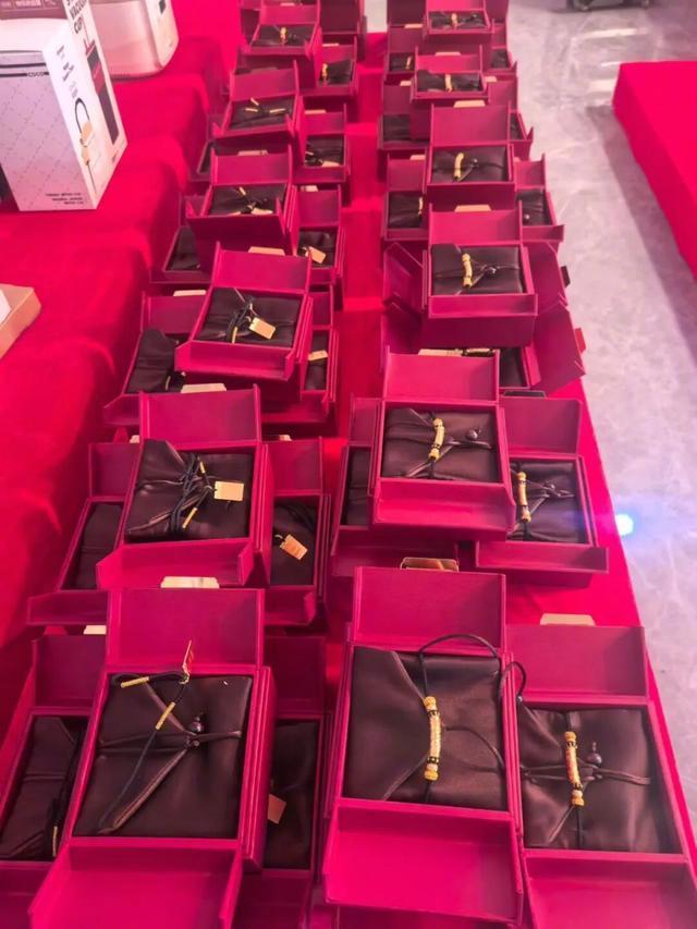 河南老板因给员工的红包太薄落泪【河南一企业老板因“给员工的红包太薄”落泪，现场宣