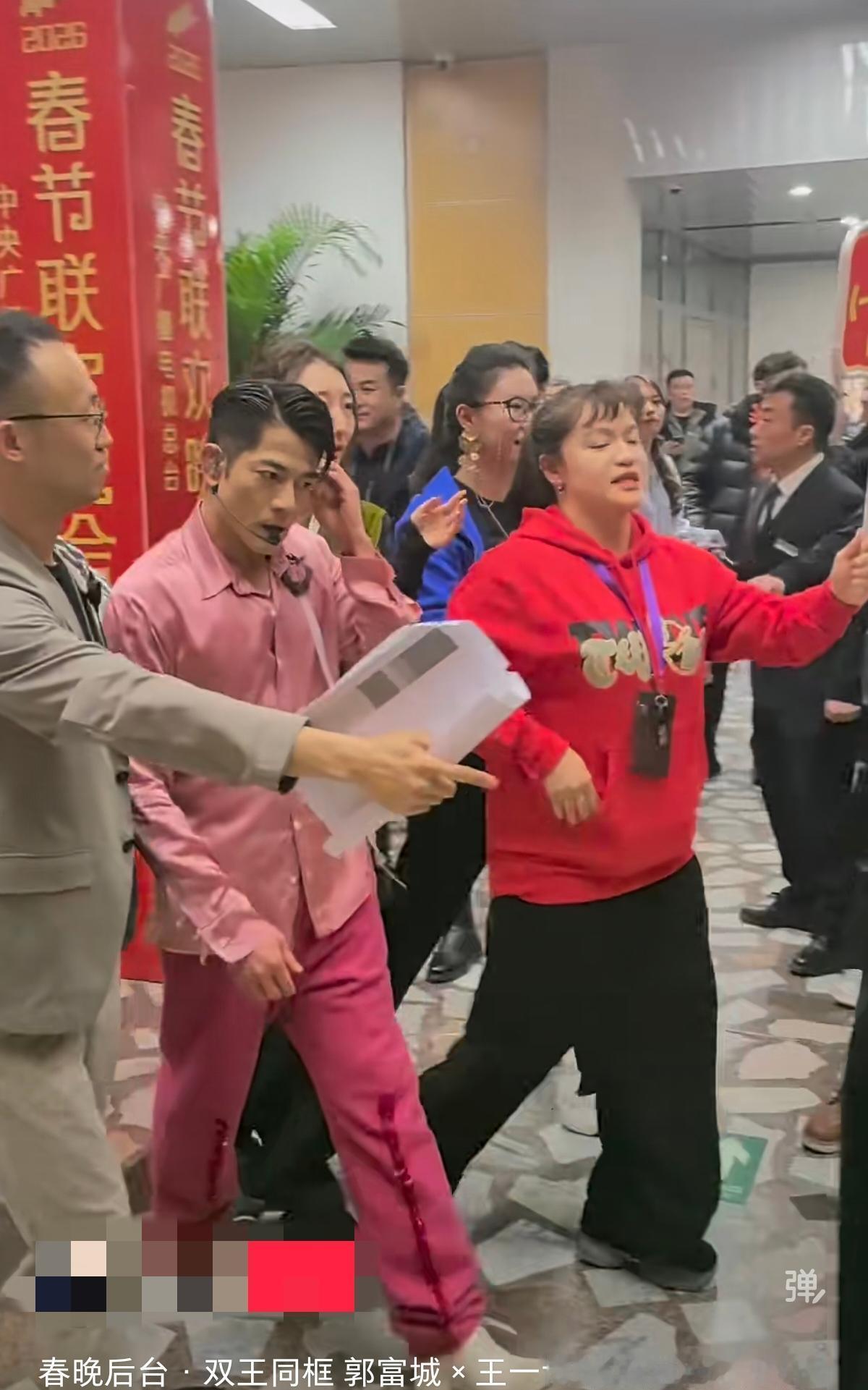 郭富城湿透背后的秘密，春晚舞台上他到底经历了什么？
你以为六旬天王只是唱跳，他却