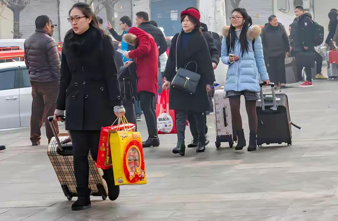 春节年前盼望，年后失落，这是一个老人内心深处感受。

每年春节前，都是满心盼望。