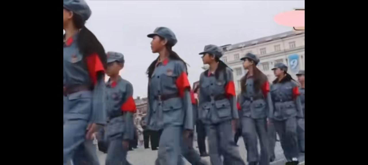 这可咋办啊谁组织的？

地下几十万中国人，
你们怎么好意思踩着他们的尸体走过[笑