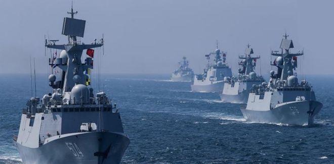 9月12日，仙宾礁海面先炸雷。
中方团长一句“立刻把船拖走”，菲律宾海岸警卫队却