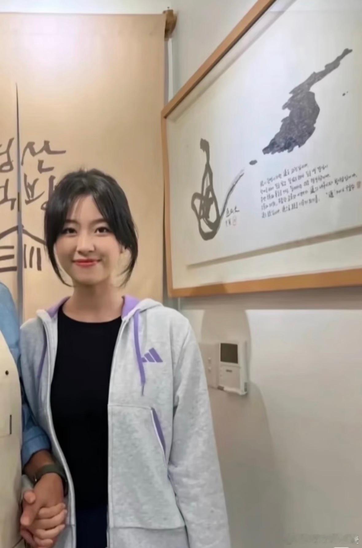 在韩失联女生已遇害看到消息心里一阵发沉。25岁的姑娘满怀期待回国领毕业证、准备开