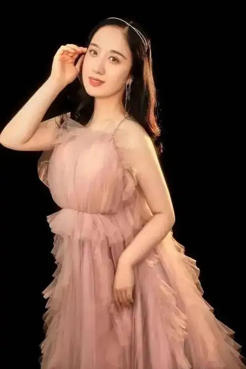 我有种感觉，
刘思思多半不会再接古装剧了，
不是演技跟不上，也不是年纪不合适，