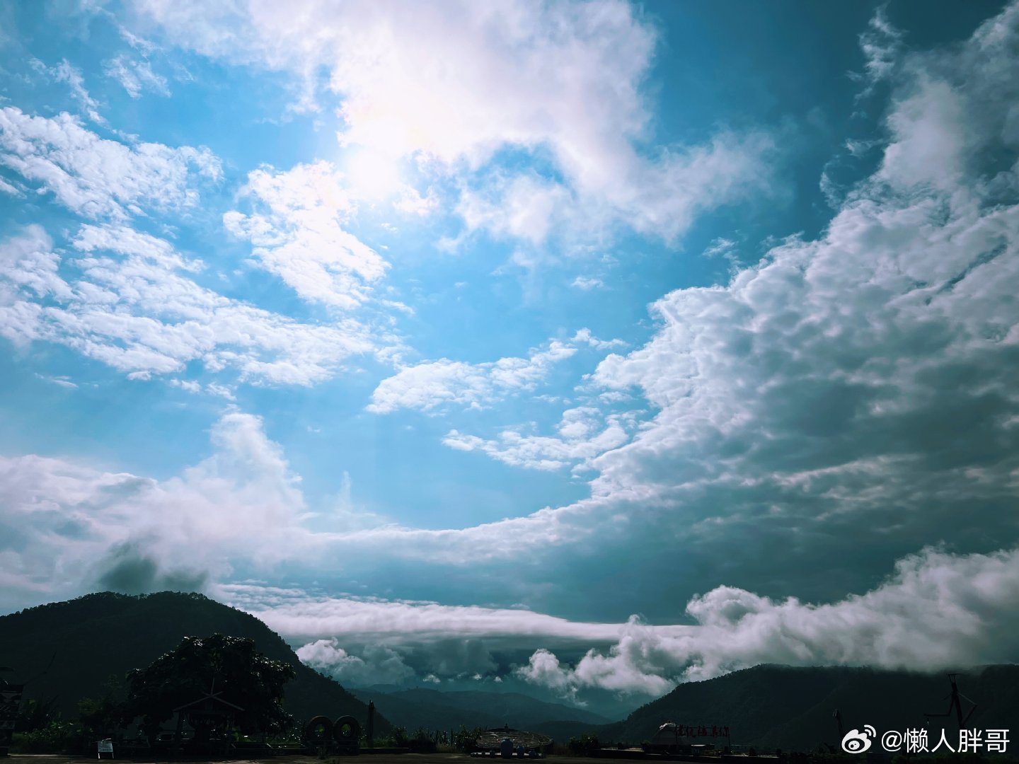 此时此刻 20260829。周六。七月十七。从没有日出的日出到层雾笼罩从散云漫卷