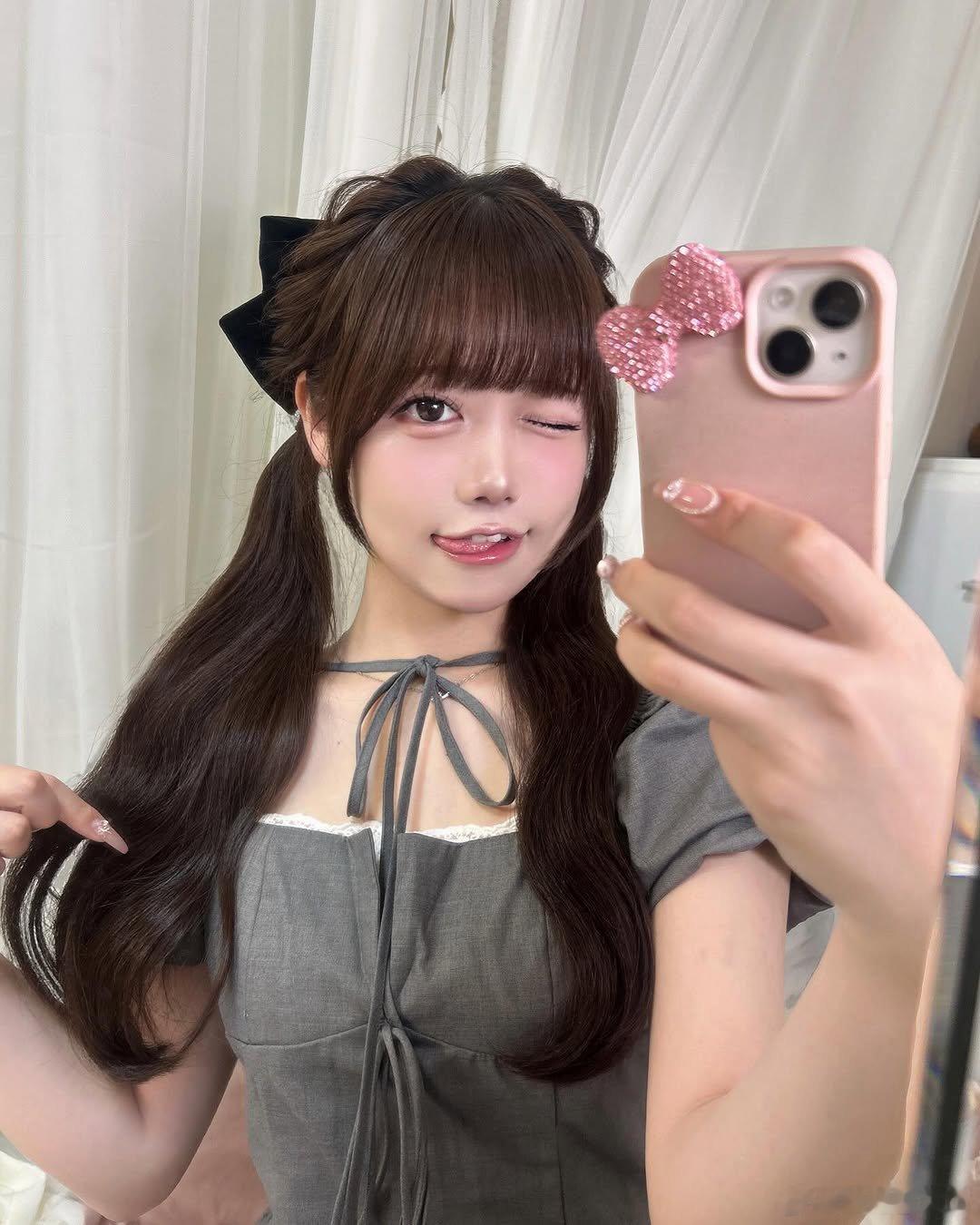 🧏🏻♀️🎀 