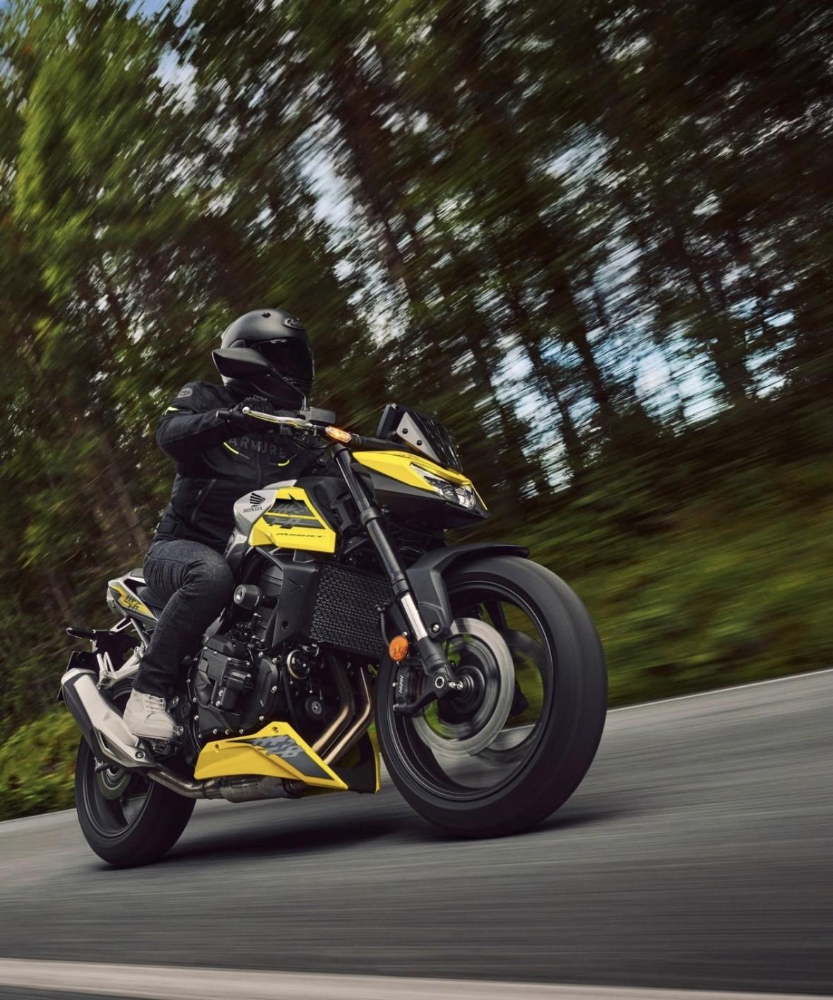 把紧绷的神经松一松，
给情绪留个透气口。
不必事事圆满，
好生活就是不瞎想