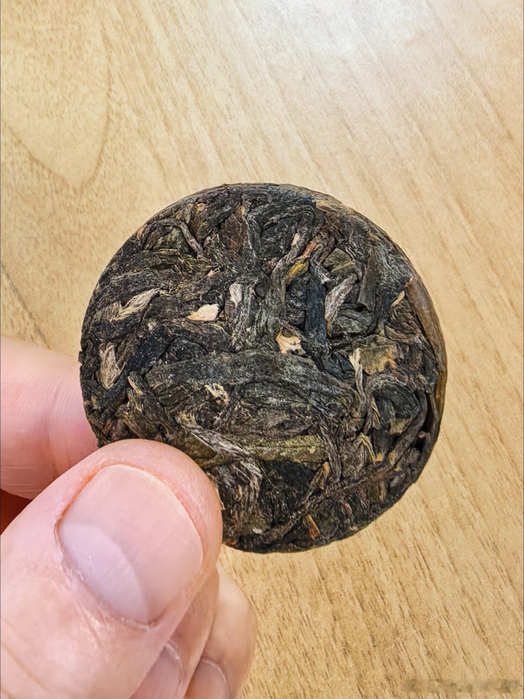 这种小茶饼是挺可爱的，但是我喝不惯 