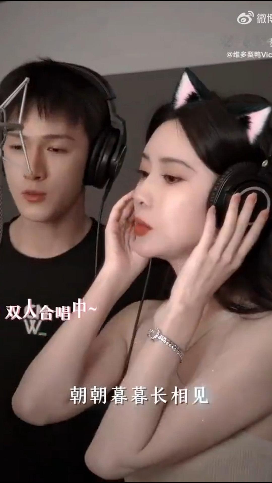 孟子义付了修音师一大笔钱吧  孟子义把李昀锐唱笑了 孟子义唱歌的节奏，像是在跟音