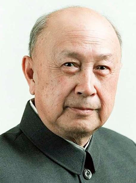 1964年，钱学森在研发东风2号导弹时，发现射程不够，几乎所有人都建议要多加助燃