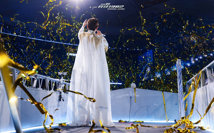 张杰张杰给鸟巢造了星空顶歌声落处星河长明！《今生今世》的温柔曲调遇上流转星空，漫