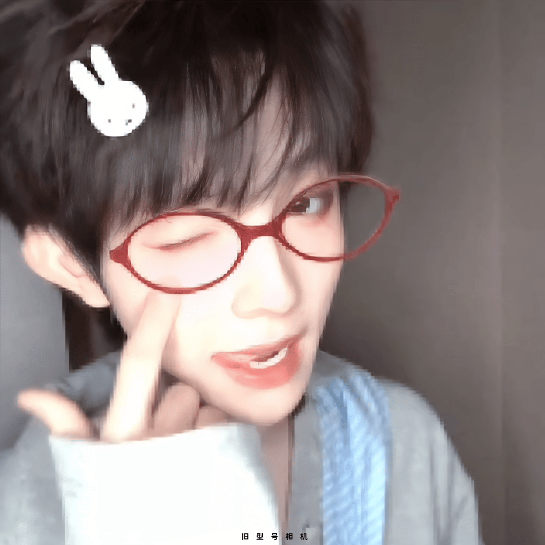 苏新皓：略略略略略苏新皓发了线条小狗表情包