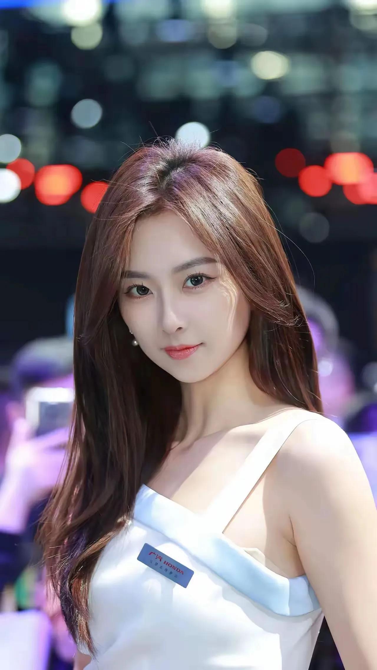 车展上高颜值美女车模苏宁