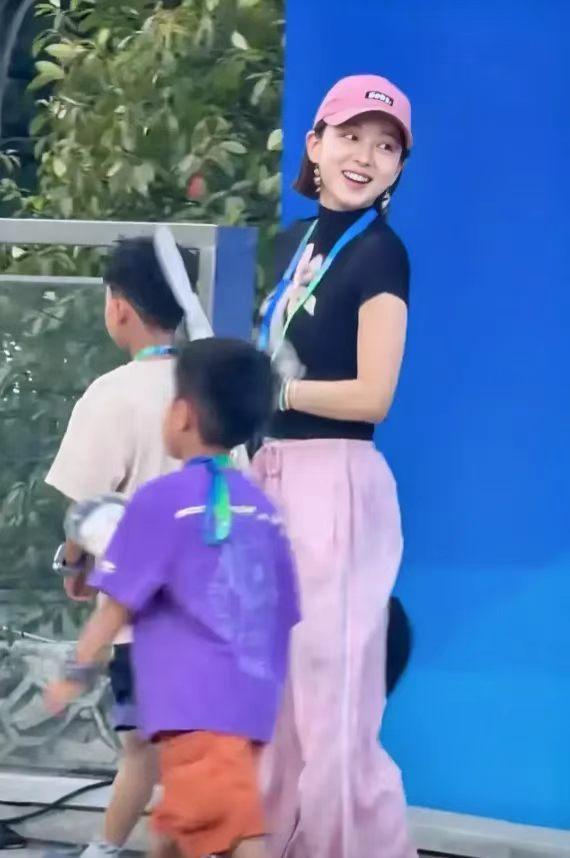 马龙会打乒乓球，我不羡慕，马龙有两个帅气的儿子，我也不羡慕，但是，当我看到赛场外