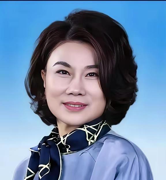 [太阳]董明珠没再婚，不是没人追，也不是不想找人搭个伴。她自己说过，儿子两岁没了