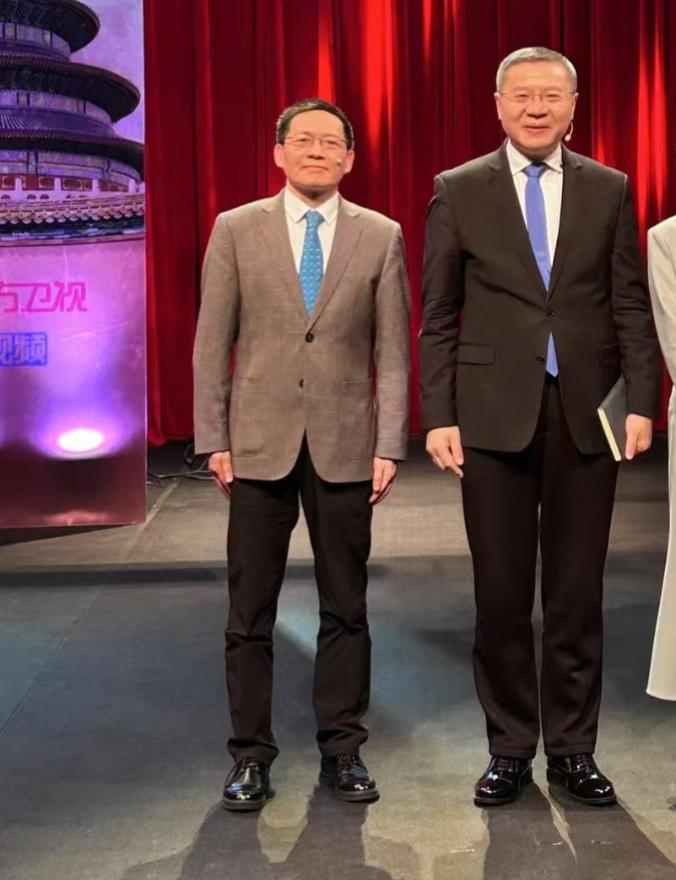 张维为教授在头条上一直热度很高，网友们对他参加了什么活动，说了什么话很感兴趣。随
