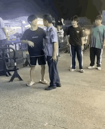 姜还是老的辣，小伙子你上套了

     年轻人就是冲动，容易发脾气，视频中小伙