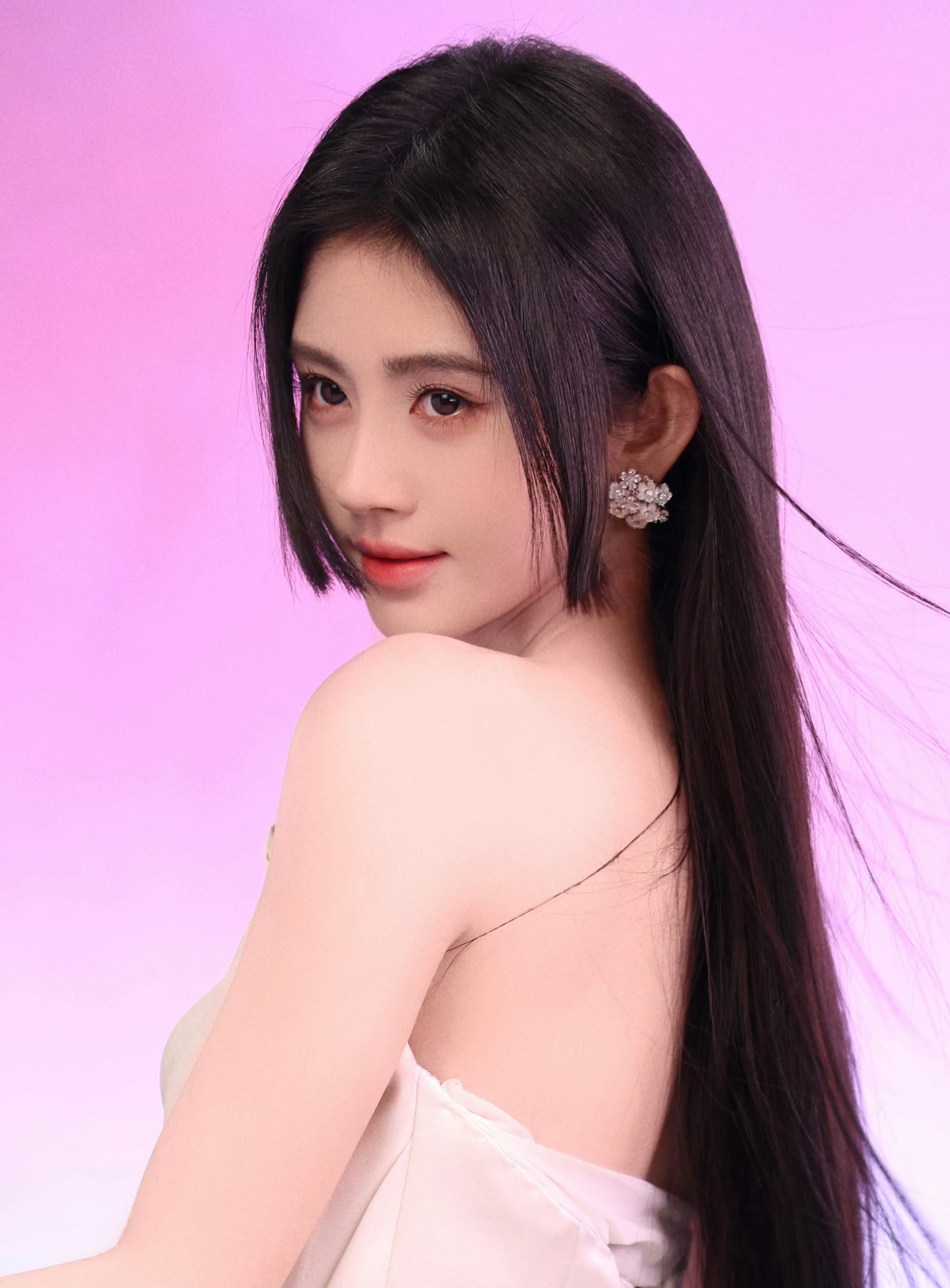 MOH Celebrity | 鞠婧祎鞠婧祎 佩戴MOH「四时风物」系列水晶贝母