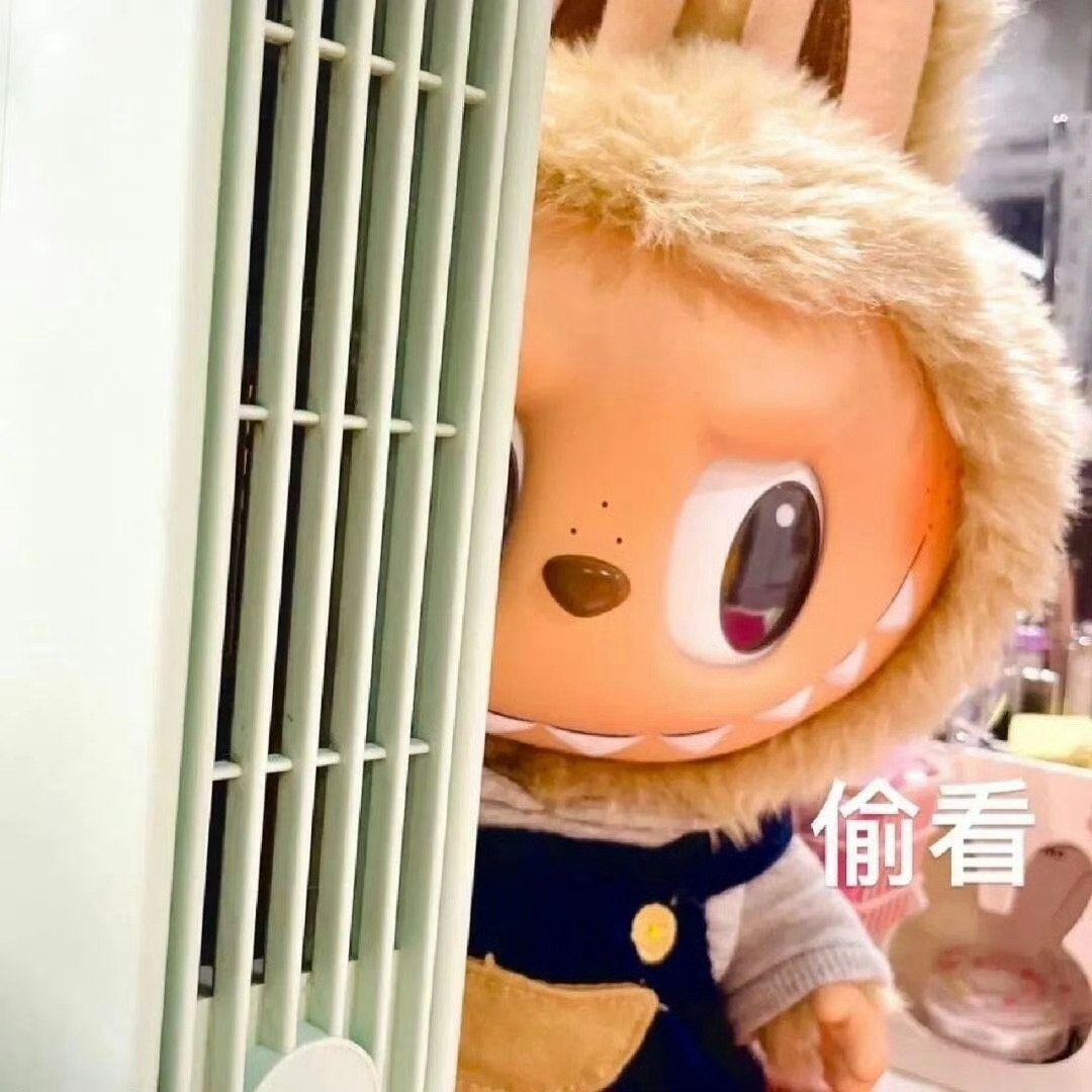 娱乐[超话]和labubu上班是什么感觉labubu陪我一起上班许愿一个labu