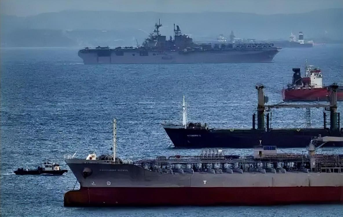 据报道，在部署了2500名海军陆战队员和2500名水兵之后，目前已有超过5万名美